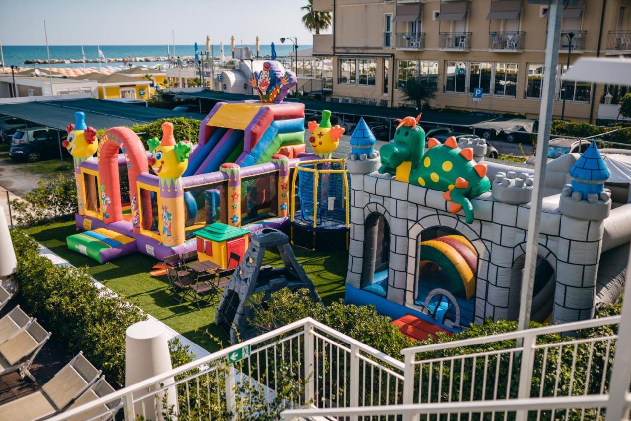 Trevi Family Resort Каттолика Экстерьер фото